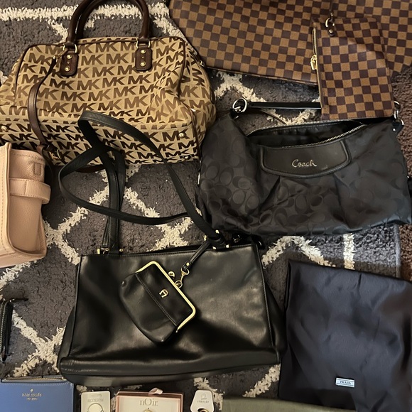 High Value Resell Bundle - Picture 3 of 14